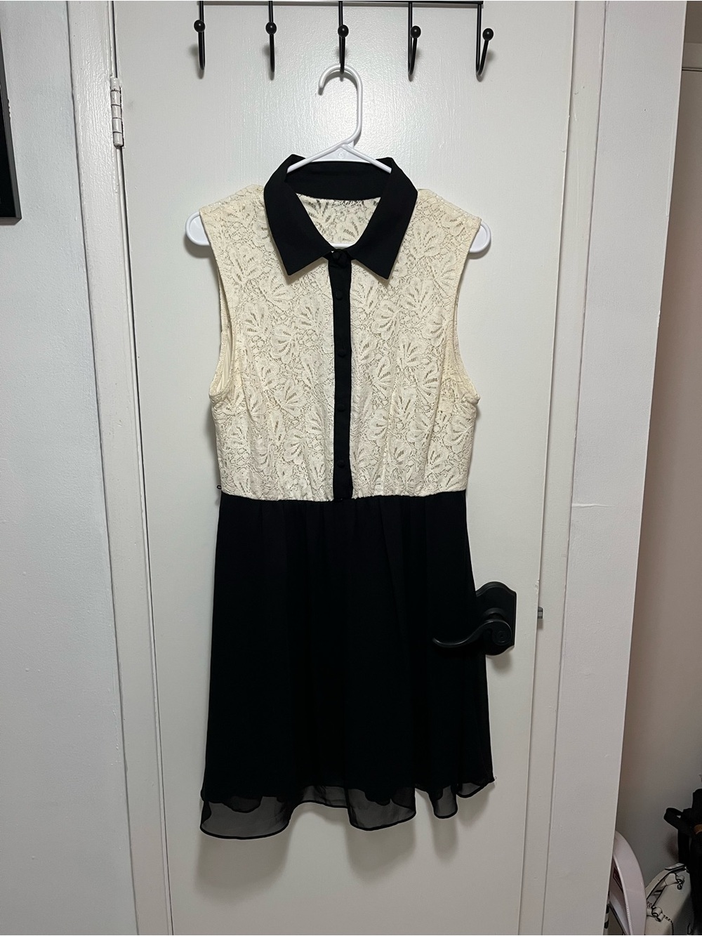 Bisou Bisou Black-White Lace Button Dress Large
